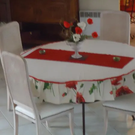 Chambres D'hotes Fontaine De Barreau Bed & Breakfast *