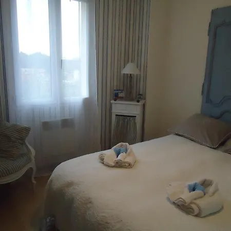Chambres D'hotes Fontaine De Barreau Oda ve Kahvaltı *