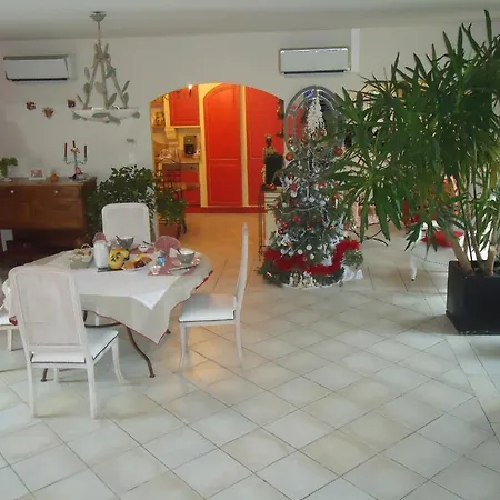 Chambres D'hotes Fontaine De Barreau Bed & Breakfast *