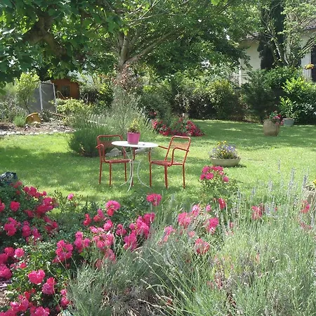 Chambres D'hotes Fontaine De Barreau Bed & Breakfast *