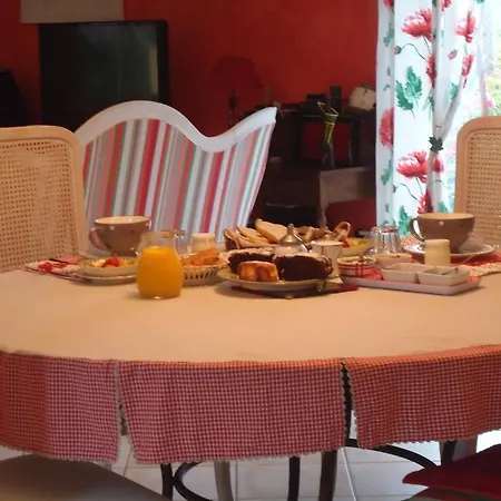 Chambres D'hotes Fontaine De Barreau Bed & Breakfast